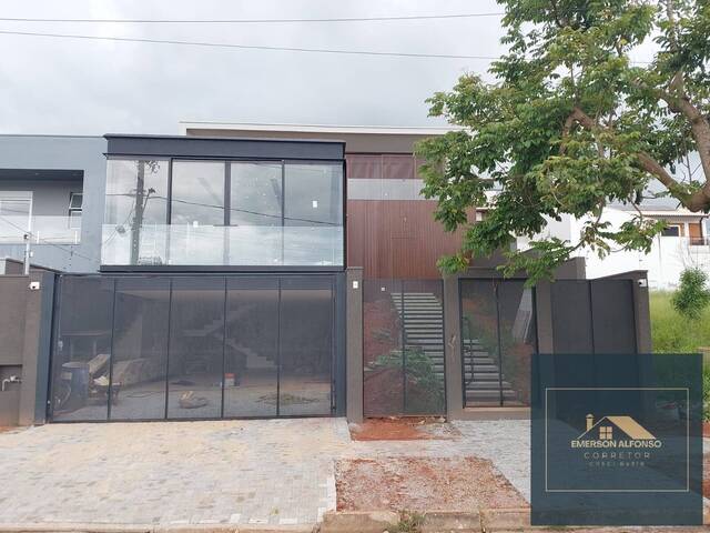 #107 - Casa para Venda em Pouso Alegre - MG